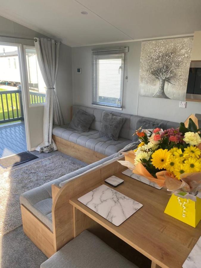 Modern 3 Bedroom Caravan Near The Beach Walton-on-the-Naze Exteriér fotografie