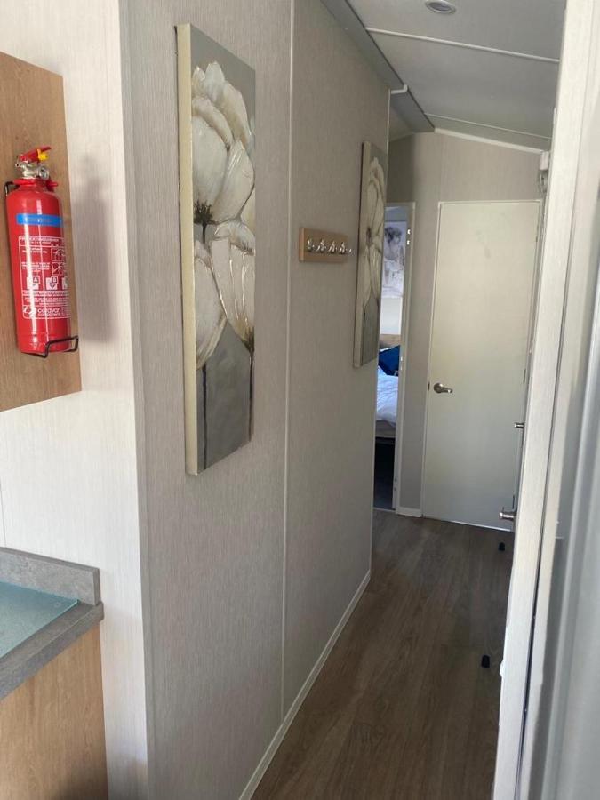 Modern 3 Bedroom Caravan Near The Beach Walton-on-the-Naze Exteriér fotografie